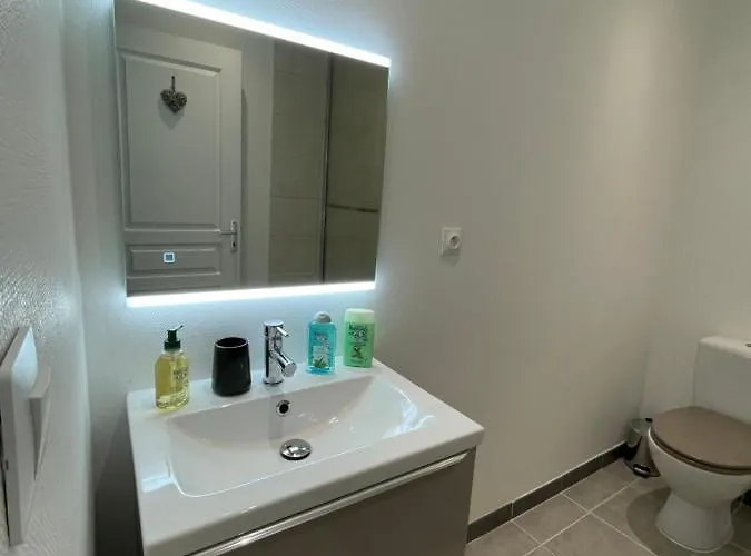 - Le Victorieux - Centre-ville- Classe 3 Etoiles Hotel